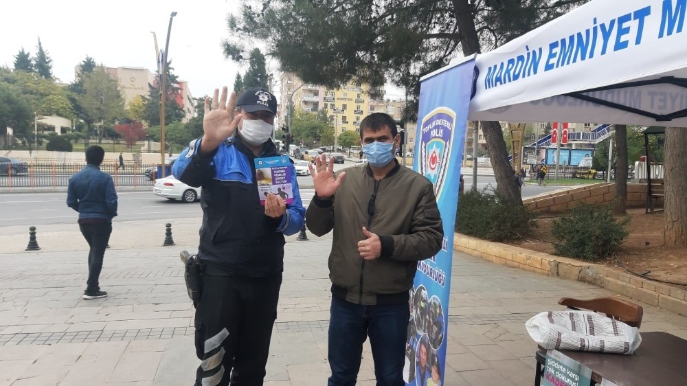 Mardin’de polisler ’kadına karşı şiddete dur’ dedi