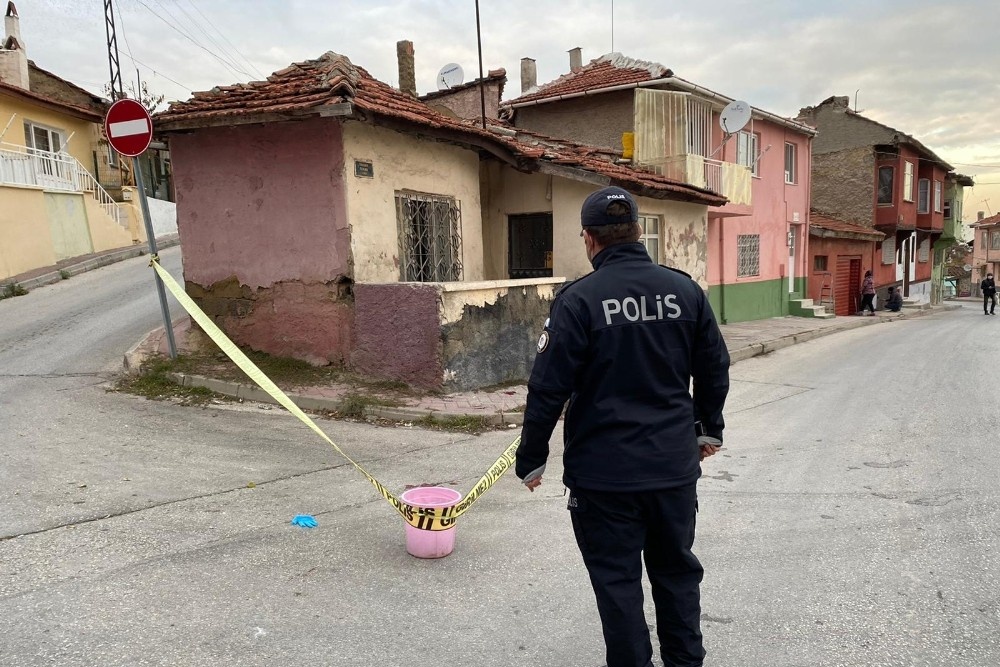 Kardeşi tarafından defalarca bıçaklanan abla yaşam mücadelesi veriyor