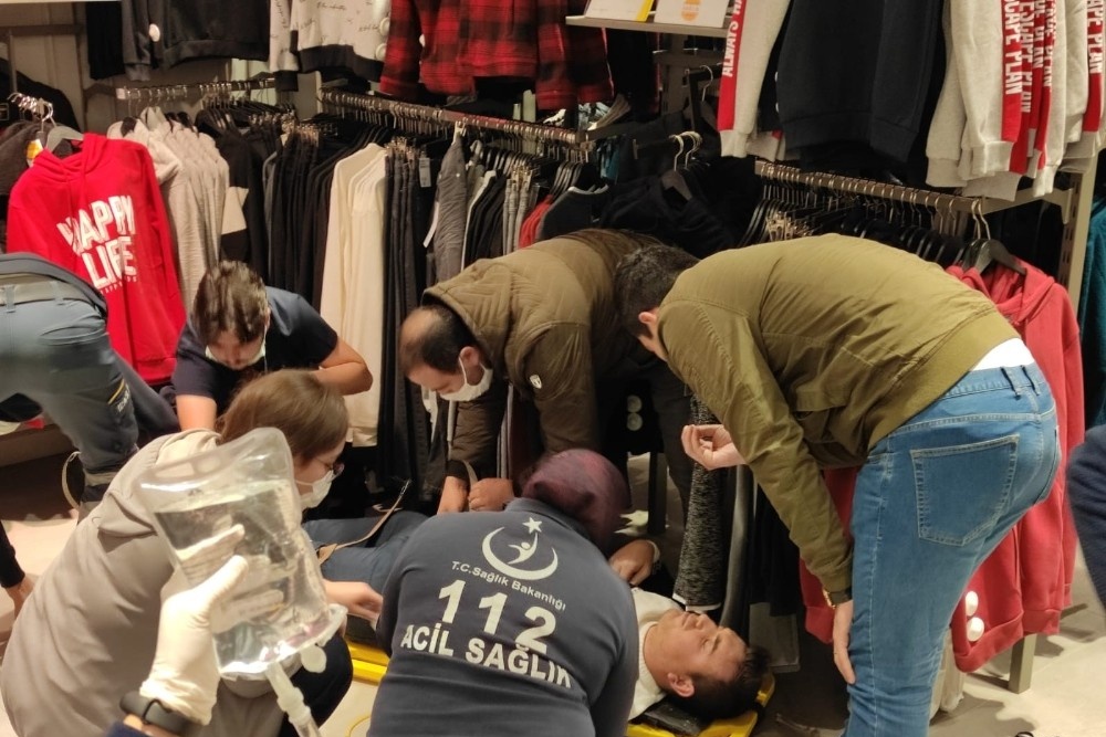Park Afyon AVM’de tabanca dehşeti