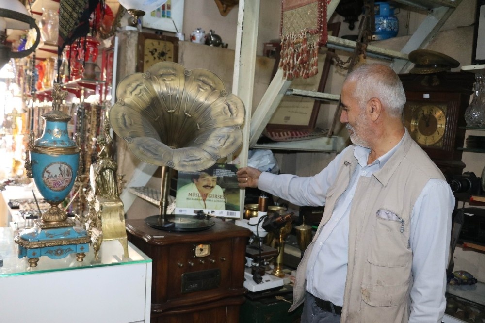 Bu hastalık ona her şeyini antikaya yatırtıyor
