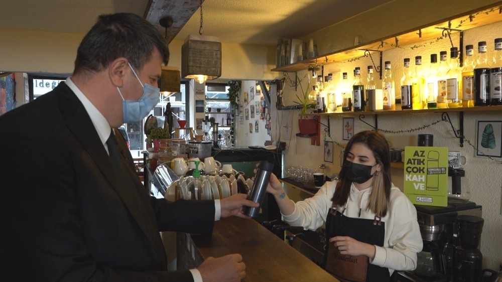Kadıköy Belediyesi ve ilçe esnafı “atık” azaltmak için kampanya başlattı