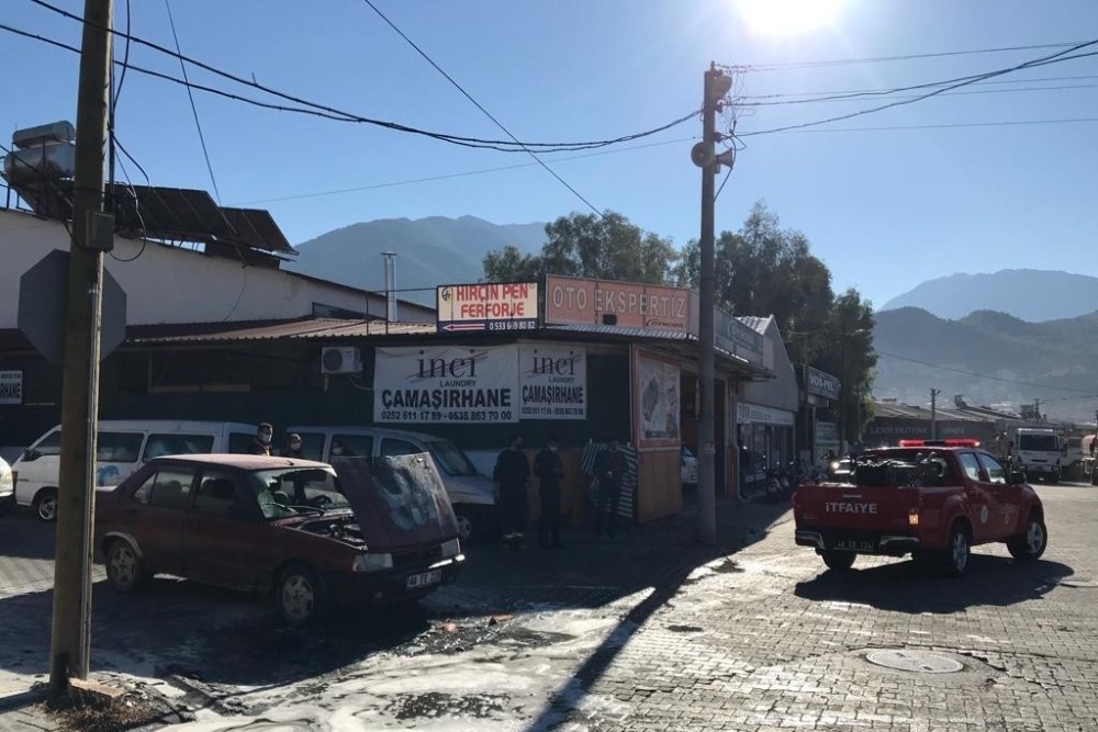 Fethiye’de Seyir Halindeki Otomobil Yandı