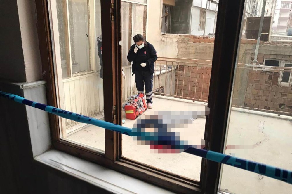 Konya’da apartman boşluğunda şüpheli ölüm