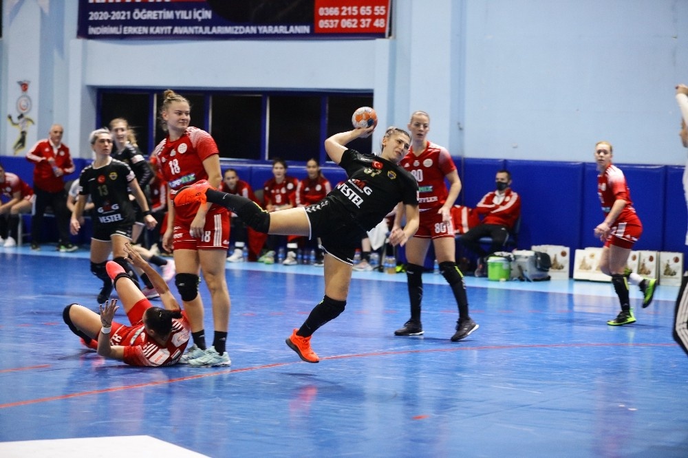 Hentbol Kadınlar EHF Avrupa Ligi: Kastamonu Belediyespor: 31 - DVSC Schaeffler: 30