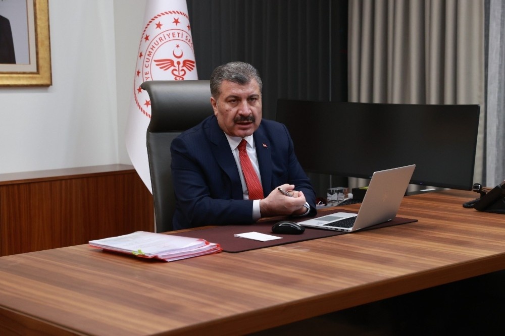 Bakan Koca: "Sizden evde olduğunuzu gösteren fotoğraf ve videoları bekliyoruz"