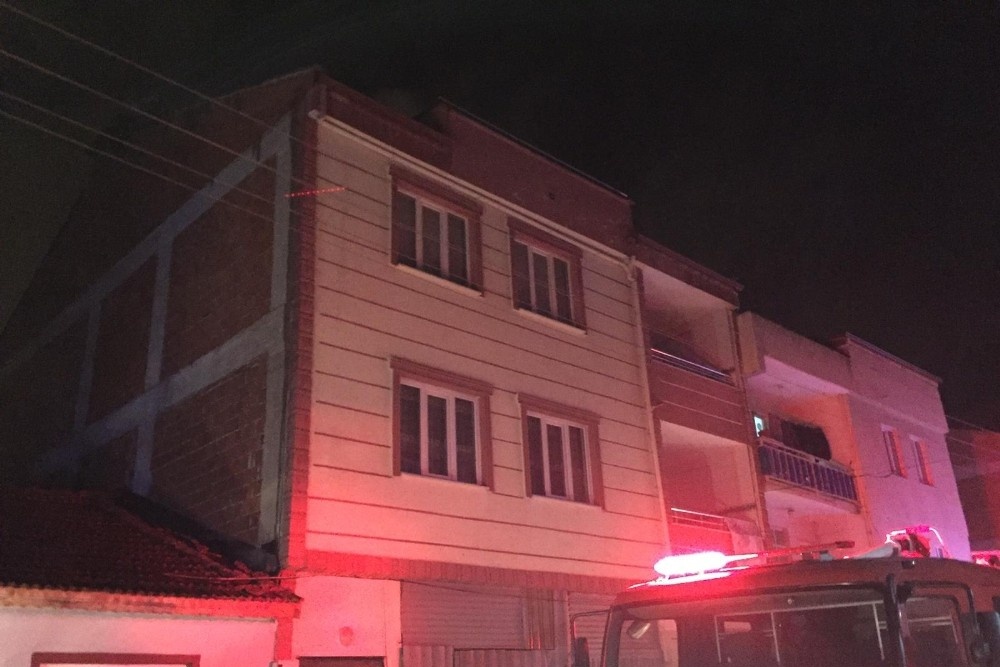 Karantinada kalan ailenin evinde yangın çıktı
