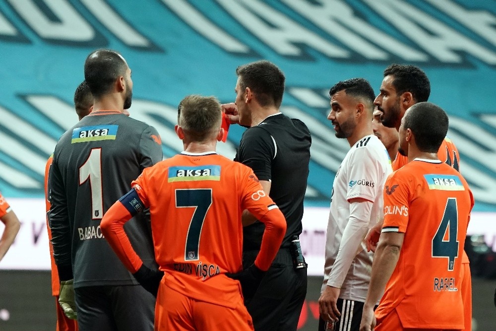 Mehmet Topal 4 sezon sonra kırmızı kart gördü