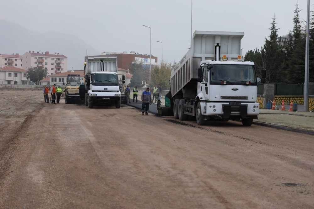 Melikgazi’de asfalt çalışmaları tam gaz devam ediyor