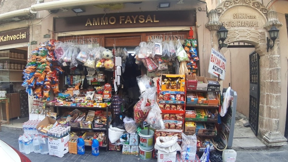 Biz zamanlar benzin de satılan bu dükkanda yok yok