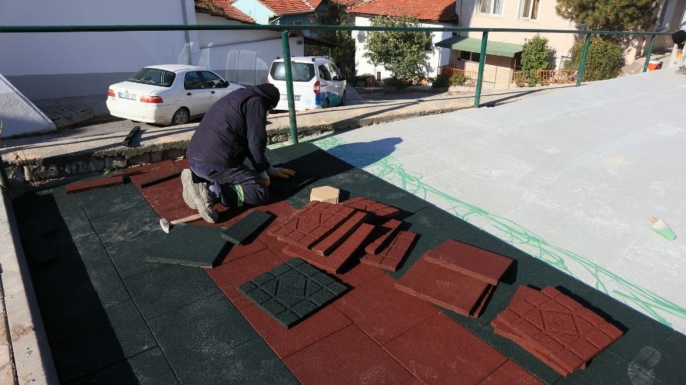 Odunpazarı’nda oyun grupları oluşabilecek kazalara karşı güvenli hale getiriliyor