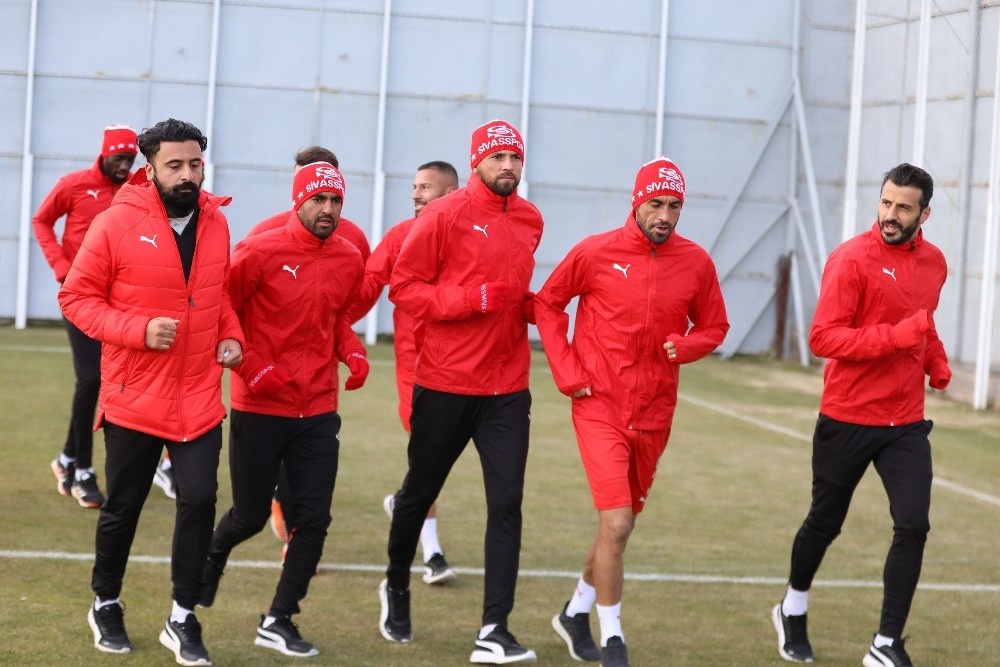 Sivasspor, Karabağ maçı hazırlıklarına başladı
