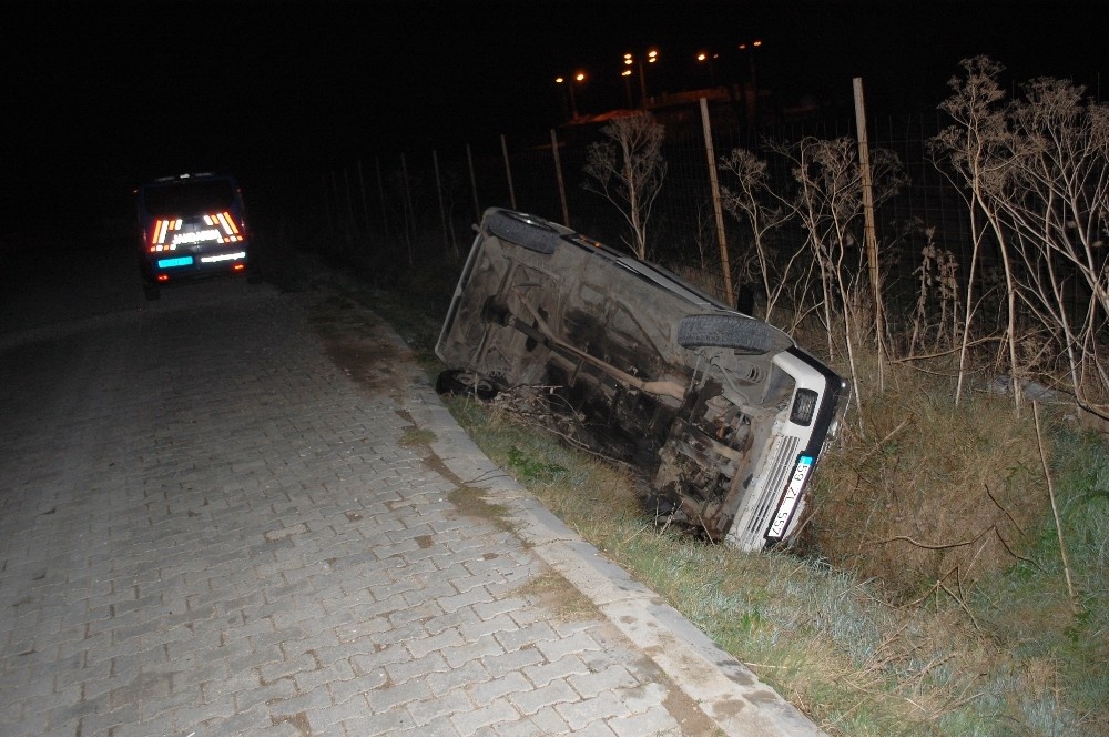 Sokağa çıkma kısıtlamasında kaza: Şarampole devrilen otomobil sürücüsü yaralandı