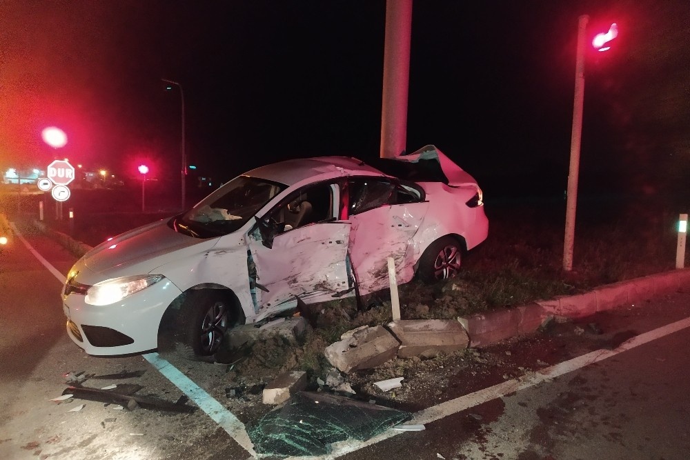 Tekirdağ’da otomobil ile kamyonet çarpıştı: 1 Yaralı