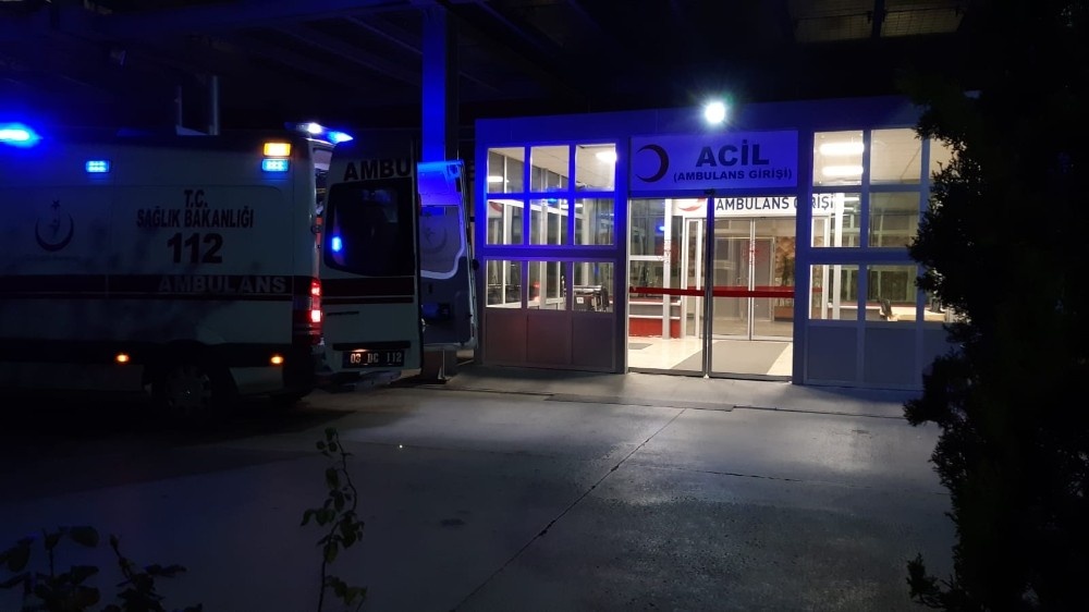 İşe giden karı kocaya önce şişe attılar, sonra bıçakla yaraladılar