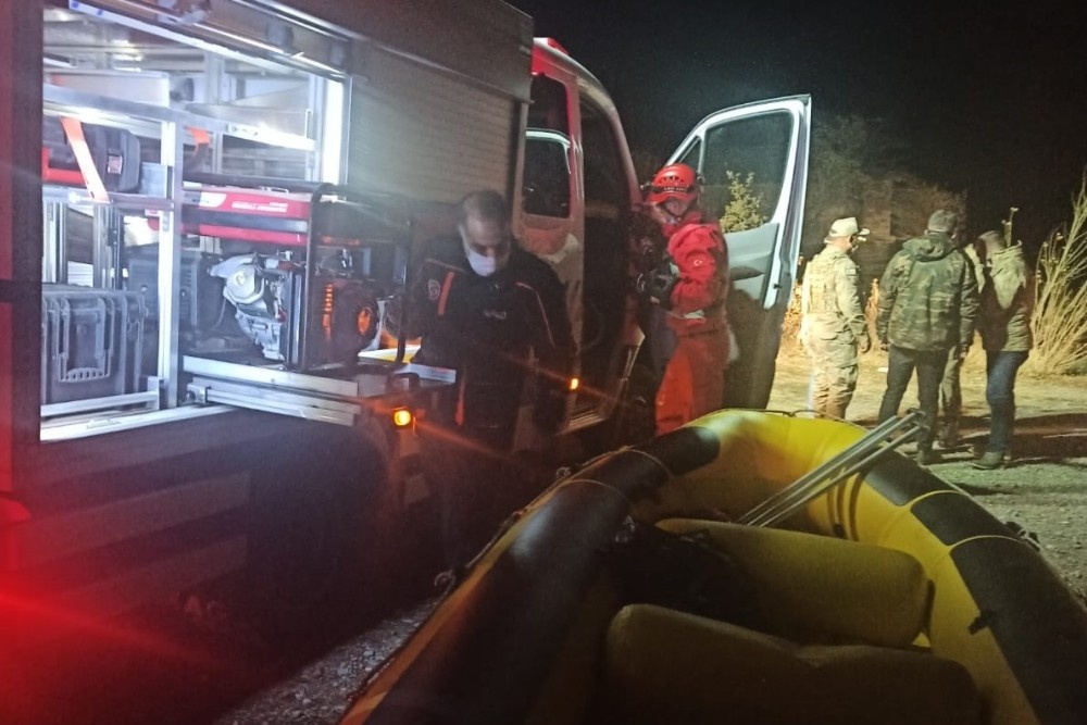 Bingöl’de otomobil baraj gölüne düştü, sürücü kayboldu