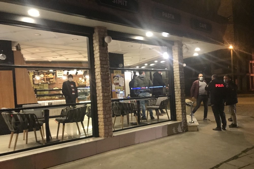 Kısıtlama saatinde tatlı alan şahsa ve pastane sahibine ceza yağdı