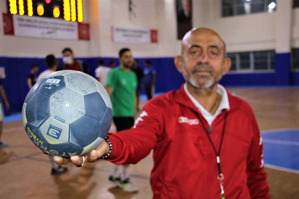 O öğrencilerinin öğretmeni değil, "Fethi Babası"