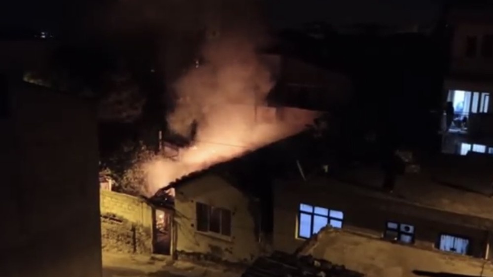 Bursa’da ahşap ev alevlere teslim oldu