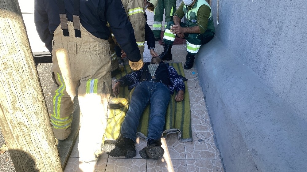 Sarıyer’de dehşet anları kamerada: Freni boşalan taksi eve girdi