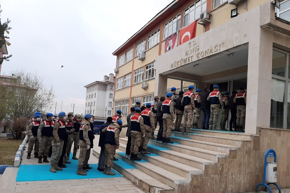 Erzurum’da silah ticareti ve uyuşturucu madde operasyonu: 10 tutuklama