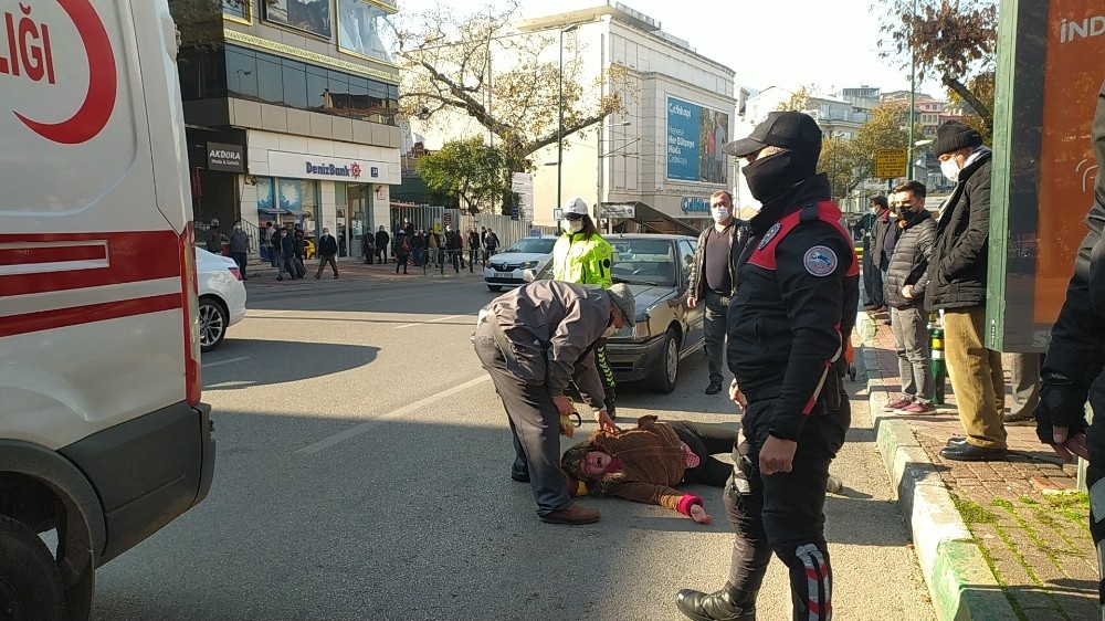 Bursa’da araba çarpan yaşlı kadının feryadı yürekleri dağladı
