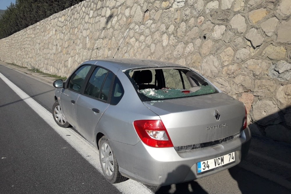 Kocaeli’de iki otomobil tır ile çarpıştı: 1 ölü, 3 yaralı