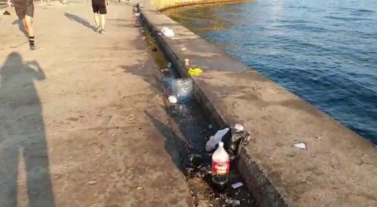Balıkçıların Çevreye Saçtığı Çöplerden Bıkan Vatandaşlar İsyan Etti