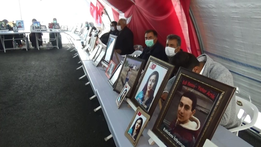 HDP önünde evlat nöbeti tutan acılı babadan PKK’ya tepki