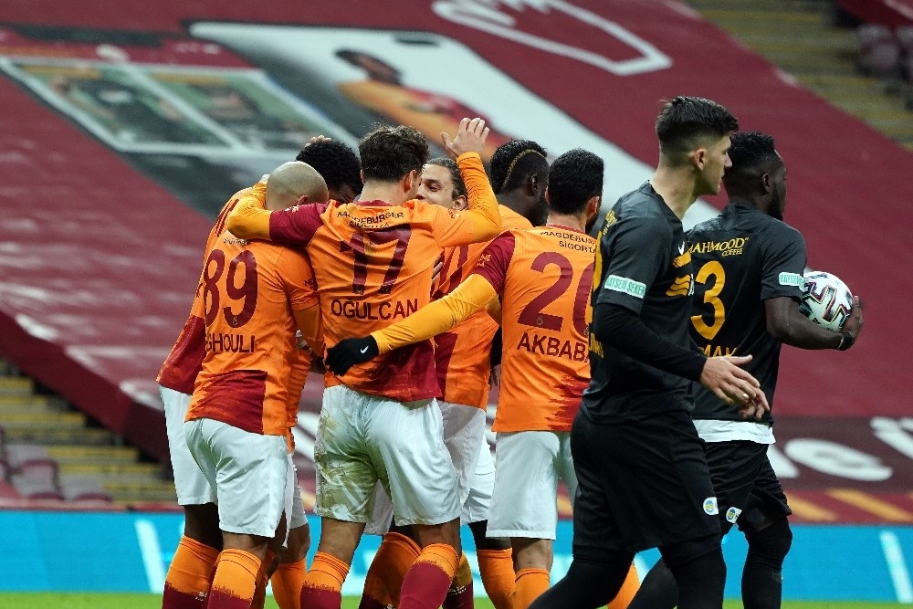 Galatasaray iç sahada 7 puan kaybetti