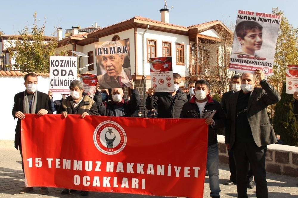 Başkent’te Bülent Arınç protesto edildi