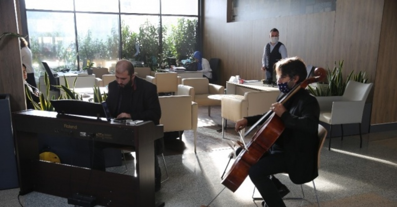 Pazartesi sendromuna motivasyon yükseltici müzik sürprizi