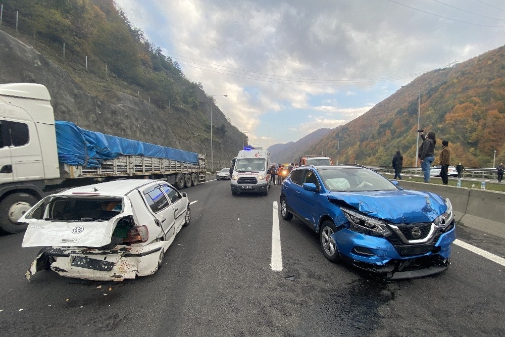 TEM otoyolunda kaza: 2 yaralı
