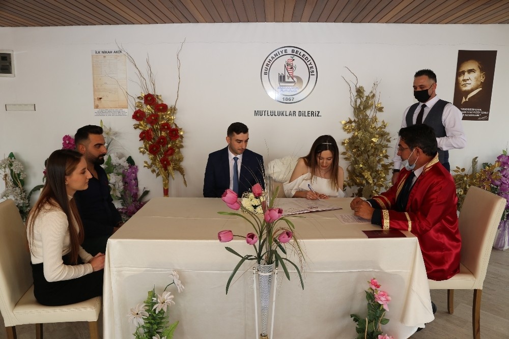 Öğretmenler, Öğretmenler Günü’nde evlendi