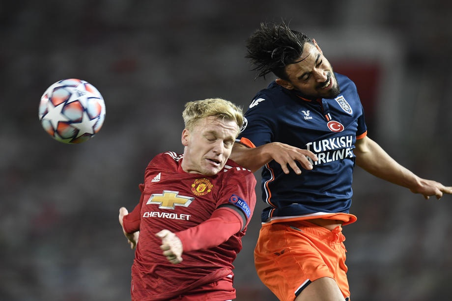 Şampiyonlar Ligi: Manchester United: 3 - Medipol Başakşehir: 0 (İlk yarı)