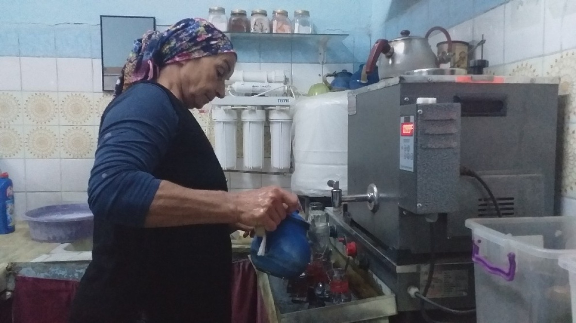 İzmir Bergama'da çaylar Güler Abla’dan
