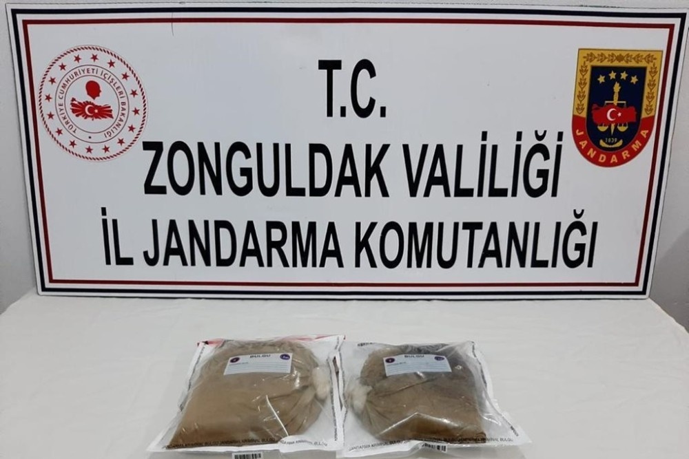 Kente 2 kilo uyuşturucu sokacaklardı, ilçe girişinde yakalandılar