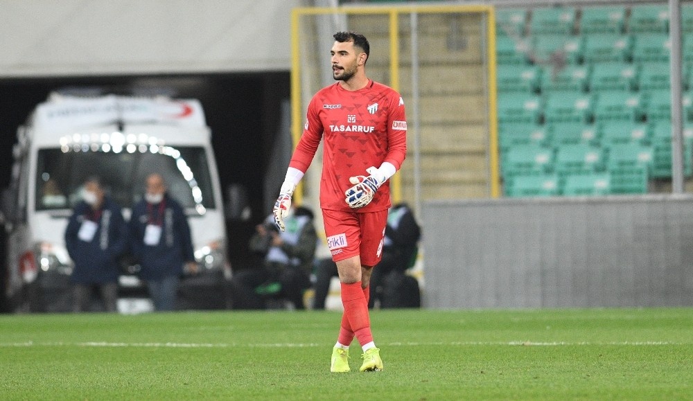 Bursaspor’un genç kalecisi Canberk Yurdakul, galibiyeti yorumladı