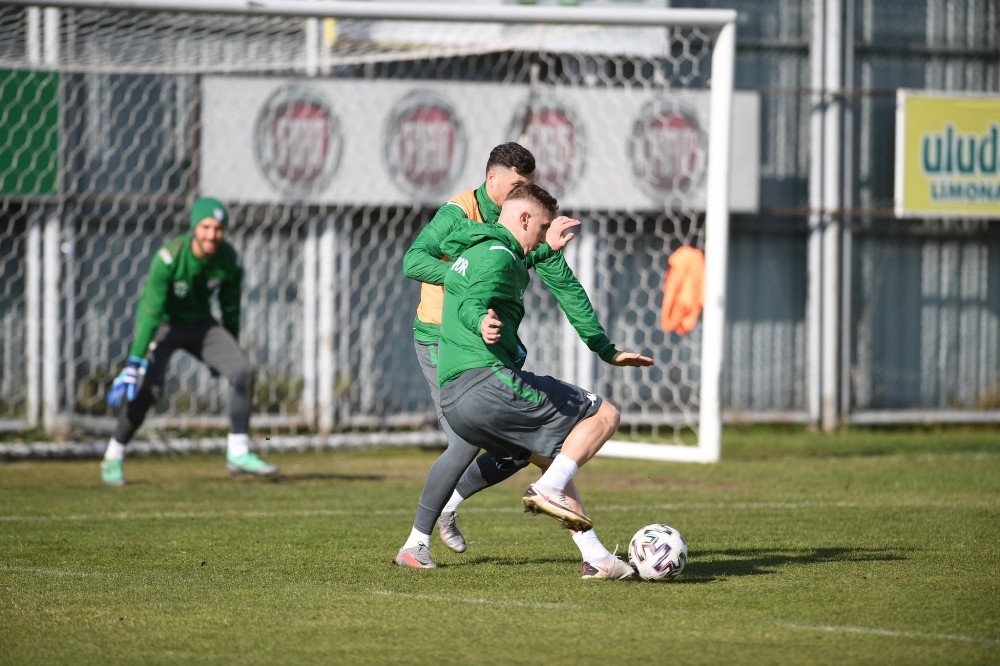 Bursaspor ara vermeden Altay maçı hazırlıklarına başladı