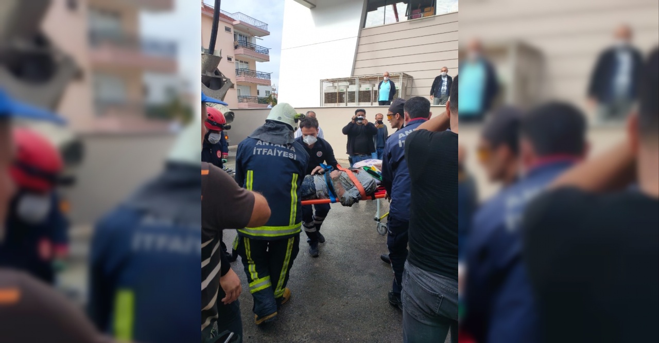 Antalya’da inşaatın beton kalıbı çöktü: 4 yaralı