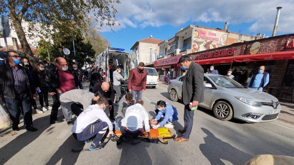 İznik’te traktör ve motosiklet kafa kafaya çarpıştı. bir kişi başından yaralandı