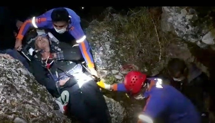 Balık tutarken suya düşen yaşlı adamı AFAD ekibi kurtardı