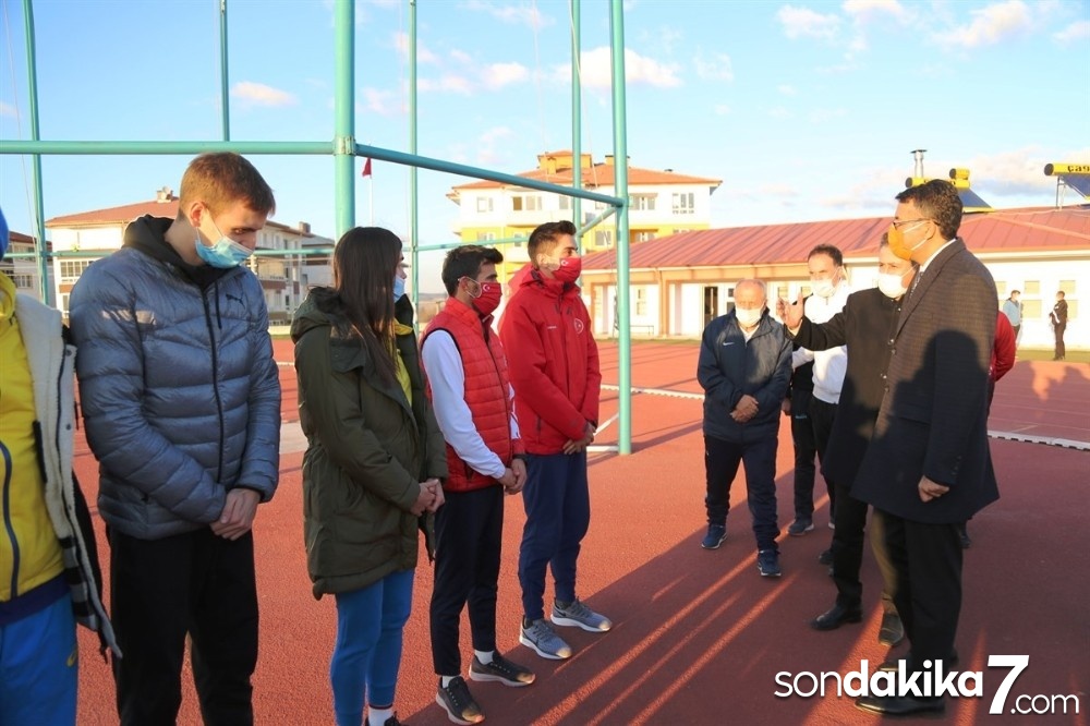 Türkiye ve Ukrayna atletizm milli takımları Kütahya’da kampa girdi