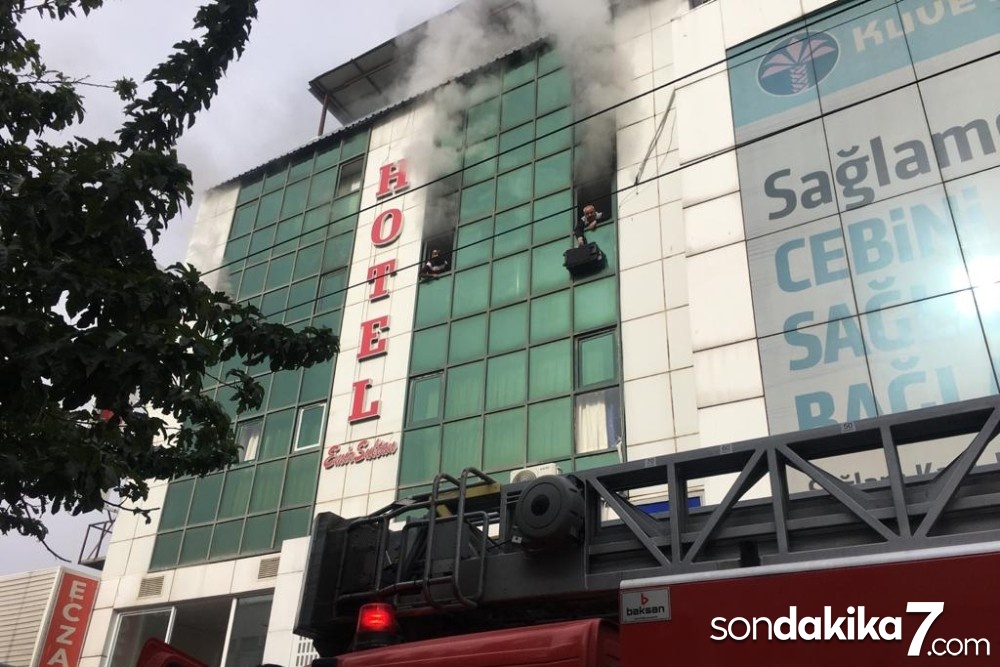 Şanlıurfa’da otelde çıkan yangın devam ediyor