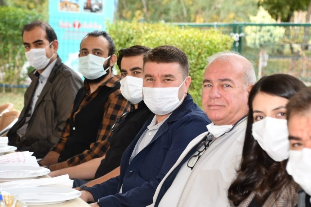 İnşaat Mühendisleri Odası yönetim kurulu üyeleri ve belediye meclis üyeleri ile bir araya geldi