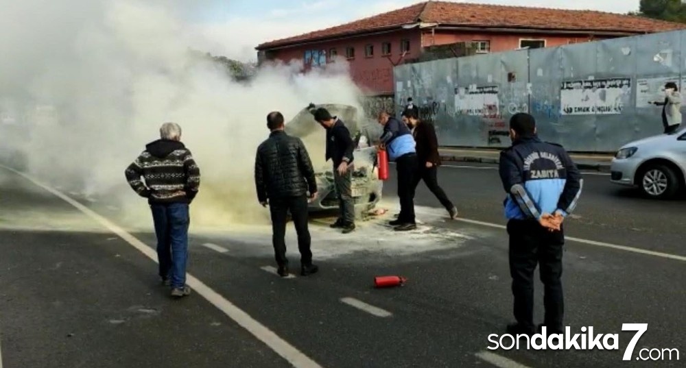 Zabıta ekipleri alev alan aracı söndürdü