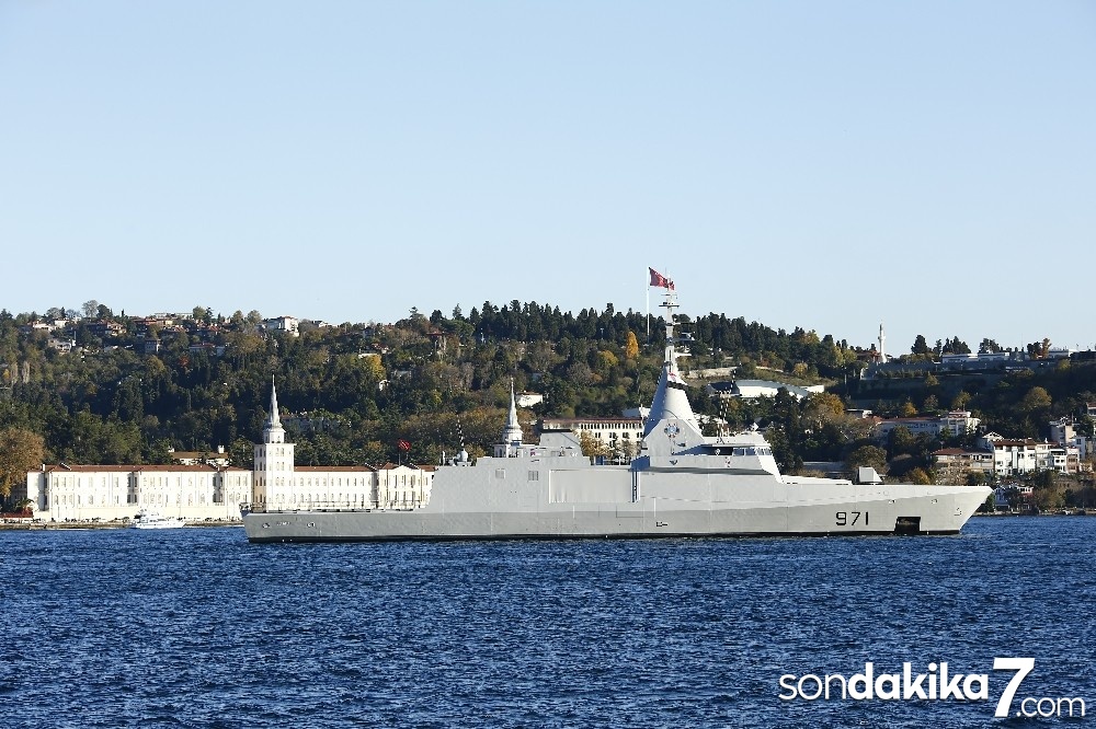 Mısır savaş gemisi İstanbul Boğazı’ndan geçti
