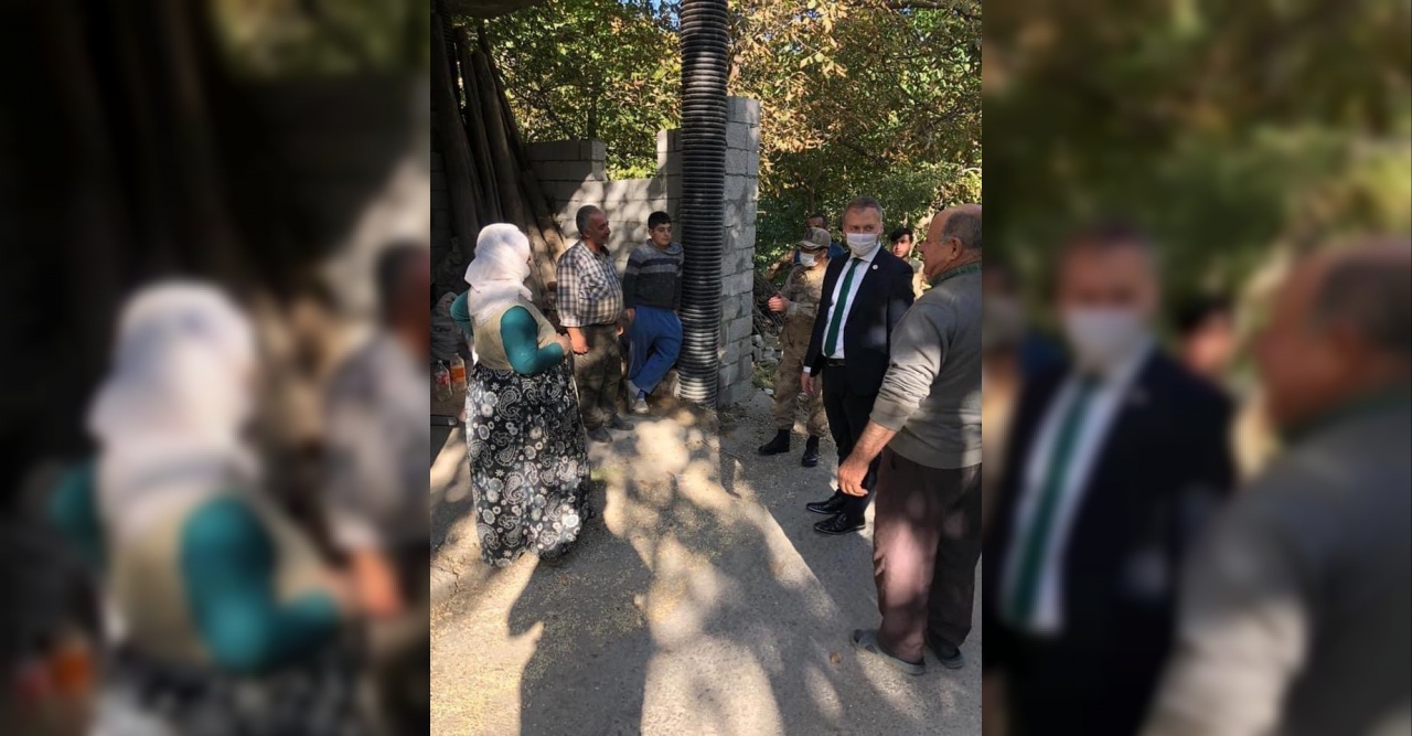 Bitlis’in Hizan Kaymakamı Muhammed İkbal Yelek, Horozdere ve Süttaşı köylerindeki okulları ziyaret etti