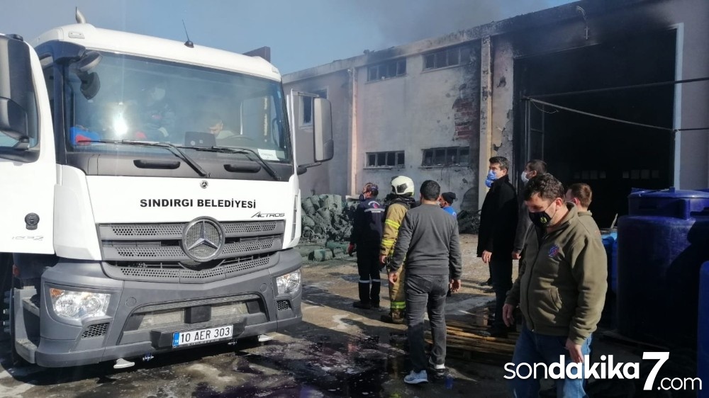 Turşu fabrikasından alevler yükseldi