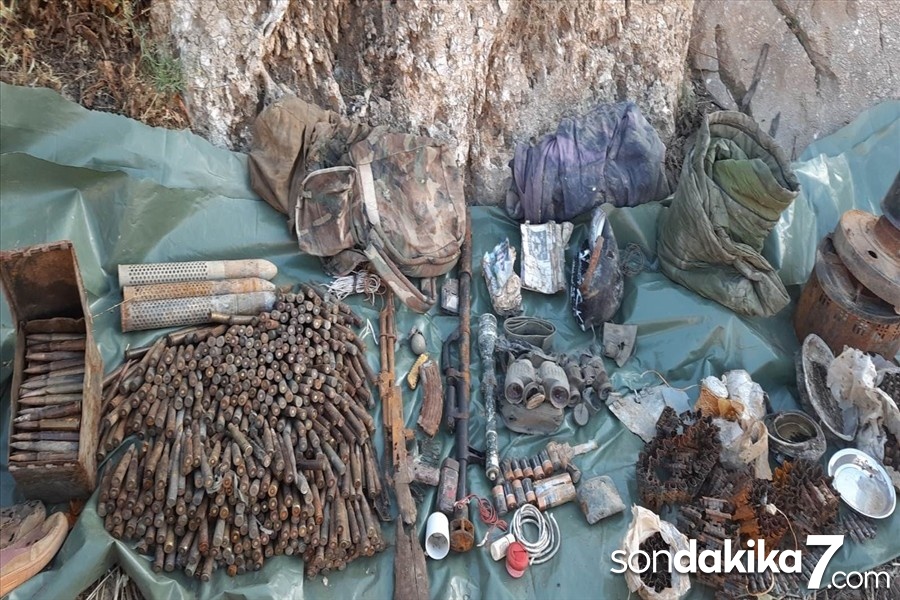 Çukurca’da terör örgütü PKK’ya ait silah, mühimmat ve yaşam malzemeleri ele geçirildi