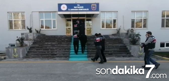Van’da terör operasyonu: 3’ü muhtar, biri korucu başı 8 gözaltı